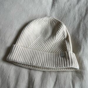 NWOT - Lululemon Athletica Twist of Cozy Beanie